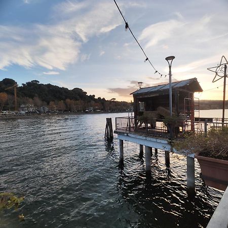 Chalet Romantico Sul Lago Lejlighed Anguillara Sabazia Eksteriør billede